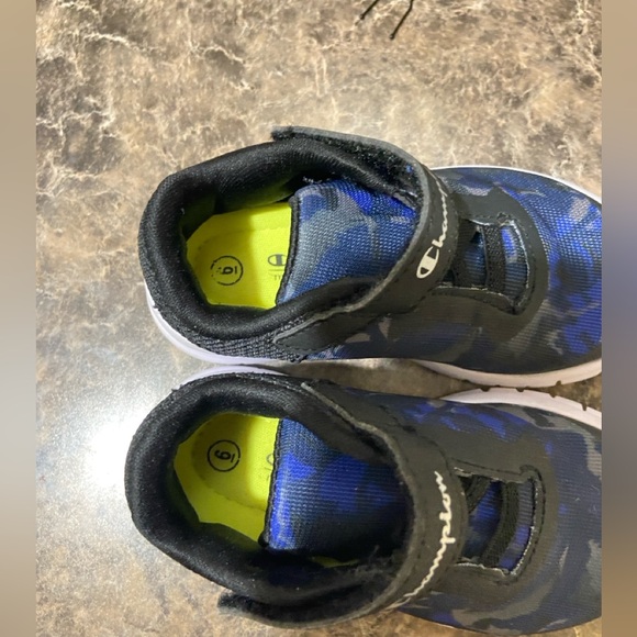 Champion Running Shoes Velcro Toddler size 6 - Picture 3 of 11